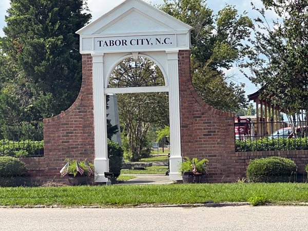 Tabor City archway