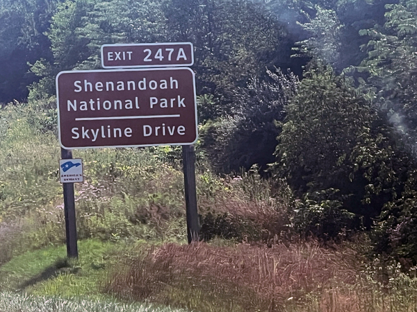 Skyline drive sign