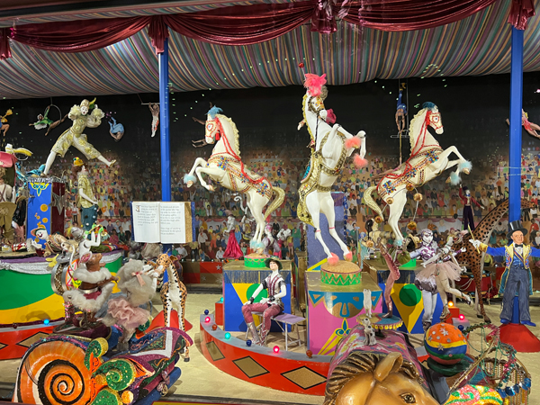 3-ringed Circus Display