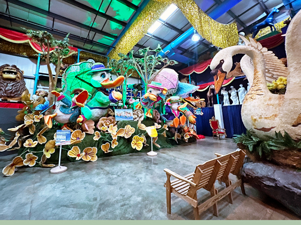 Singing In the Rain Duck float and view of the swans