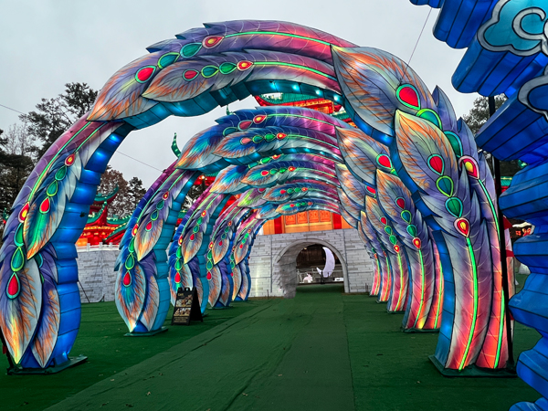 lighting on the Phoenix Corridor arch