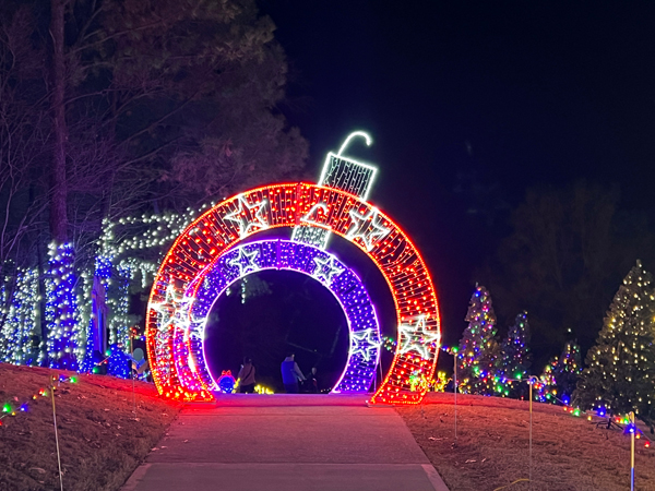 ornament-shaped walk-through arch