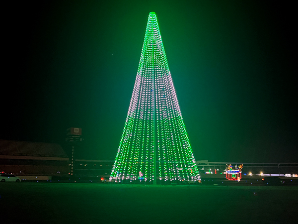 tree with moving grreen and red lights