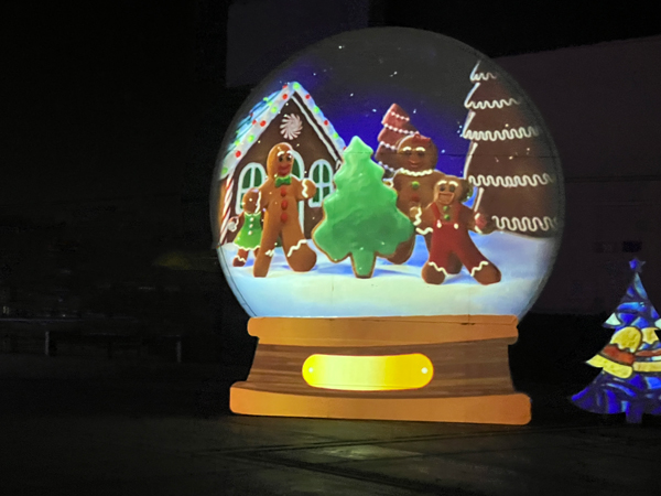 gingerbread family snow globe