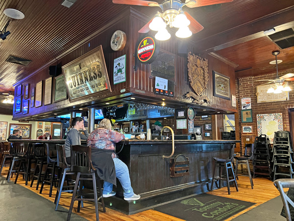 Tommy Condon's Irish Pub bar