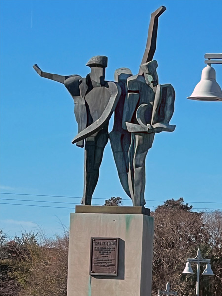 statue