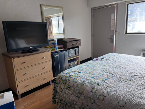 bed and tv at Red Roof Inn