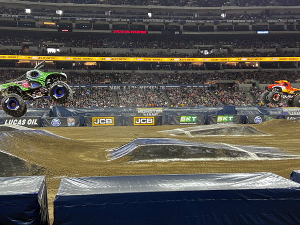 El Toro Loco and Jurassic Attack