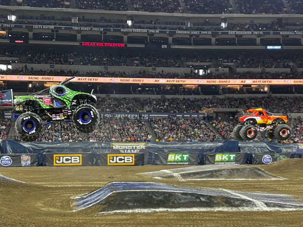 El Toro Loco and Jurassic Attack