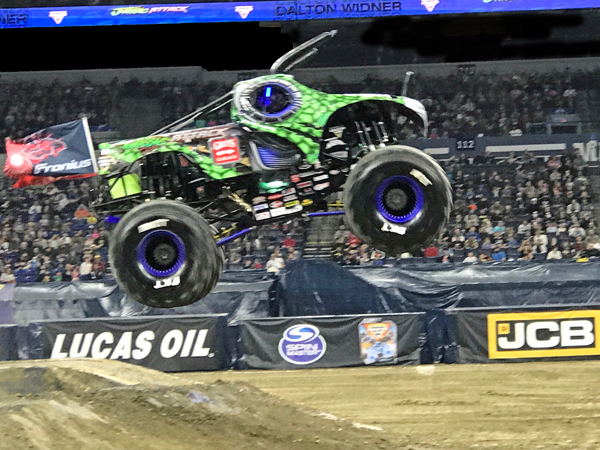 Jurassic Attack Monster Truck