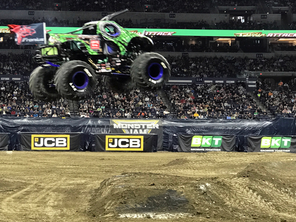 Jurassic Attack Monster Truck