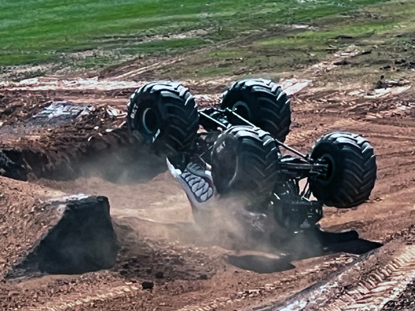 Monster Mutt Monster Truck10