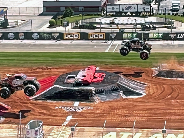 Black Pearl defeated Monster Mutt Monster Truck