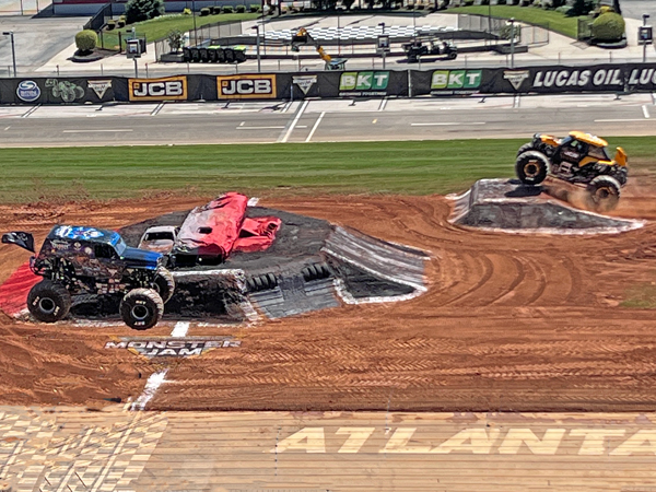 Son-uva-Digger beat JCB Digatron defeated Black Pearl
