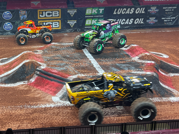 El toro Loco Monster Truck wins
