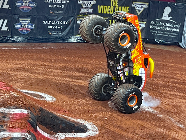 El Toro Loco Monster Truck 