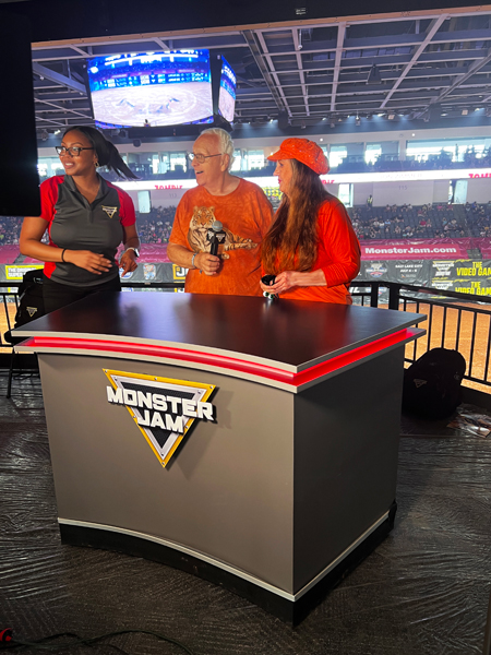 announcer, Lee and karen Duquette