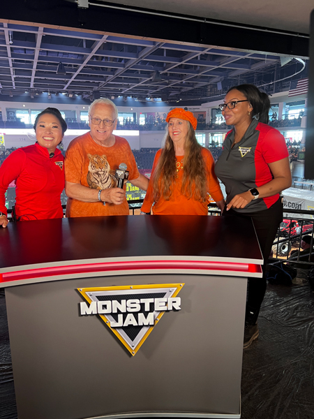 announcers and  Lee and karen Duquette