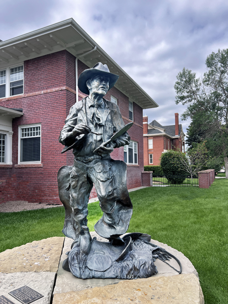 Bill Gollings statue