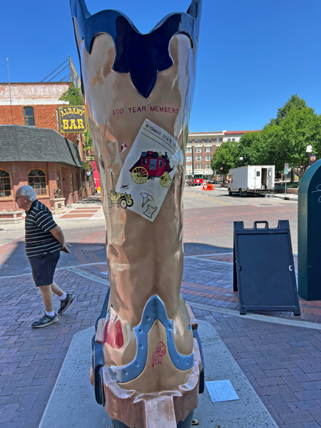 boot back and Lee Duquette