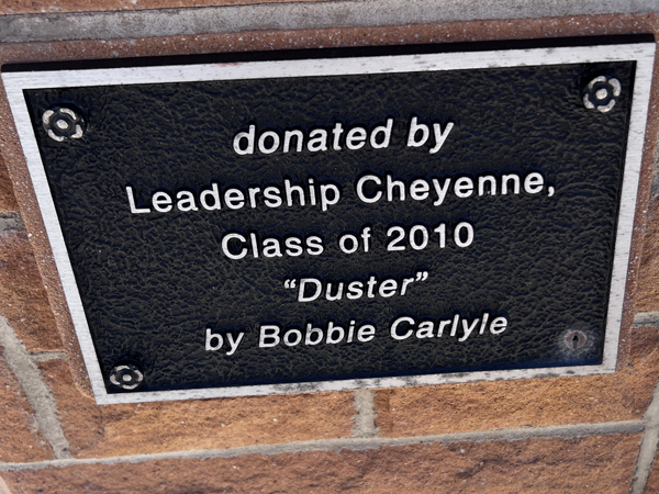 sign for the staute shown below - duster