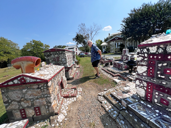 Lee Duquette at Shangi-La-Village