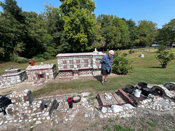 Lee Duquette at Shangi-La-Village