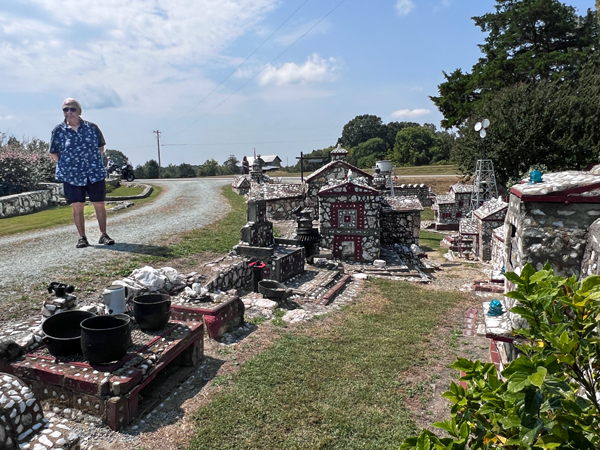 Lee Duquette at Shangi-La-Village