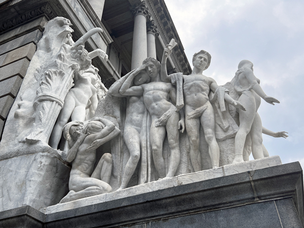 statues