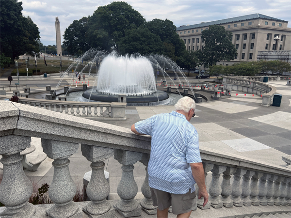 Pennsylvania War Veterans Memorial fountain and Lee Duquette