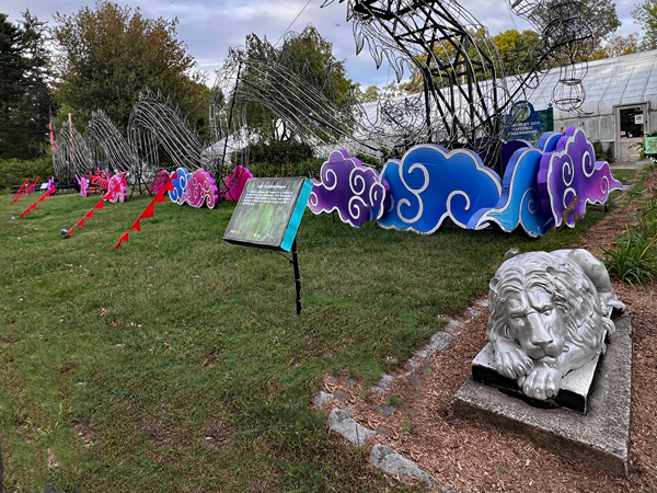 Light Sculpture Dragon display and a Lion