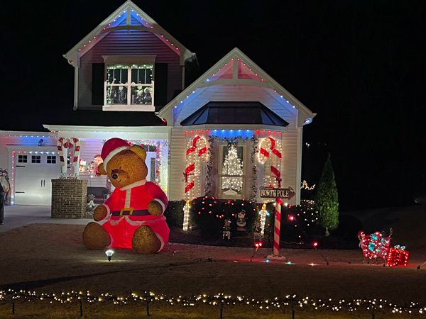 Christmas Decorations in Shelly Woods