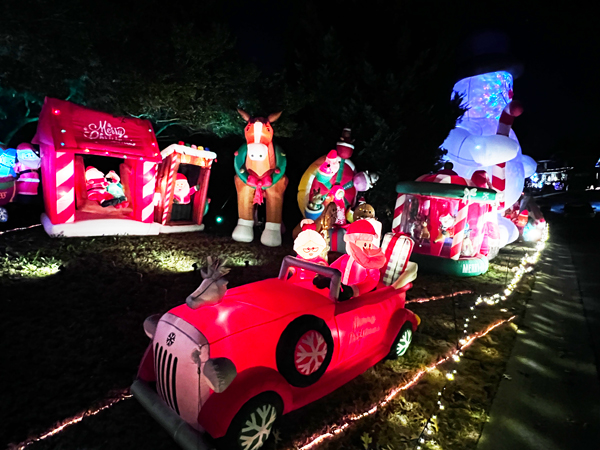 Christmas decor in Tega Cay