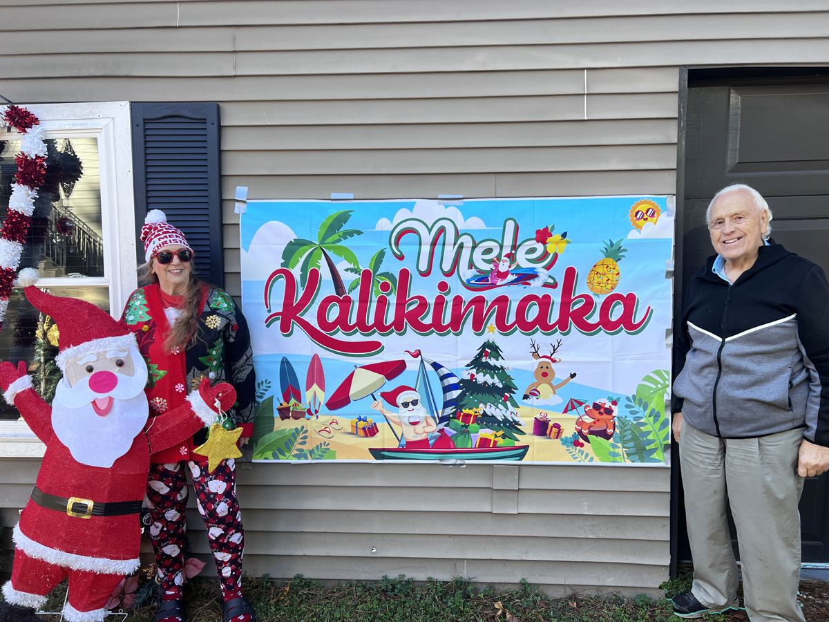 Karen and Lee Duquette with their Mele Kalikimaka sign