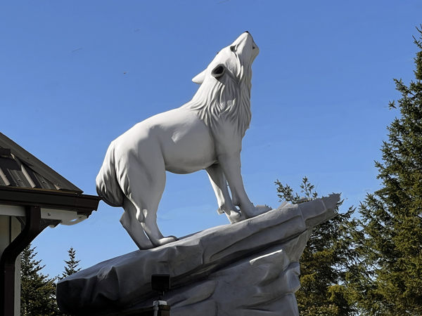 wolf statue