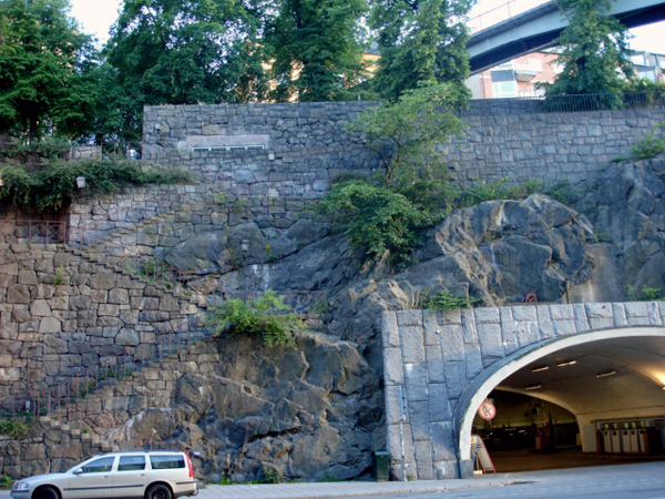 zig-zags steps over a tunnel
