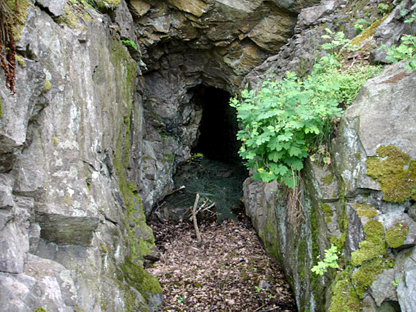 A small cave in the tunnel
