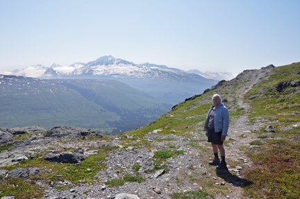 Lee Duquette on the trail at Thompson Pass