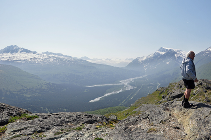 Lee Duquette on the trail at Thompson Pass