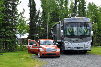 the RV and  toad of the two RV Gypsies