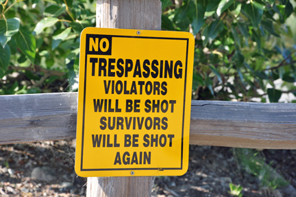 no trespassing sign