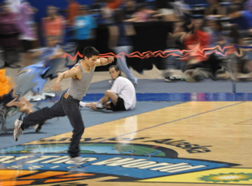 scissor broad jump demonstration