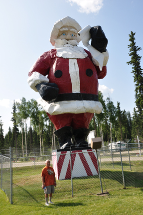 Santa Clause statue and Lee