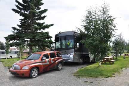 the RV and toad of the two RV Gypsies