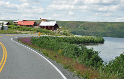 road to the Water Edge Cottages