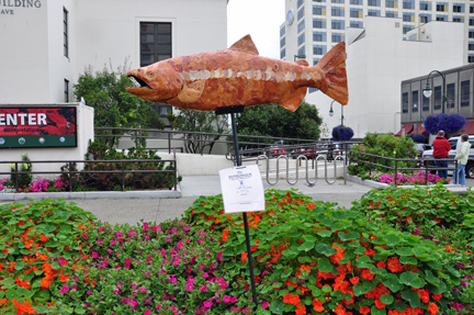 salmon statue