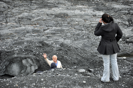 Lee says come on down