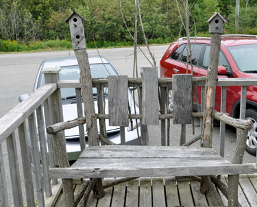 a bird feeder bench