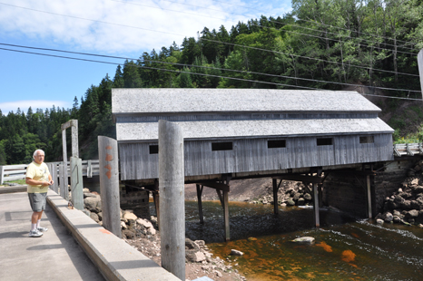 Lee Duquette and the covered bridge