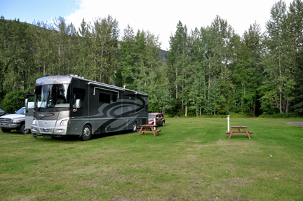 the new yard of the two RV Gypsies 